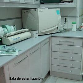Clínica Dental José J. Pinilla Melguizo sala de esterilizacion